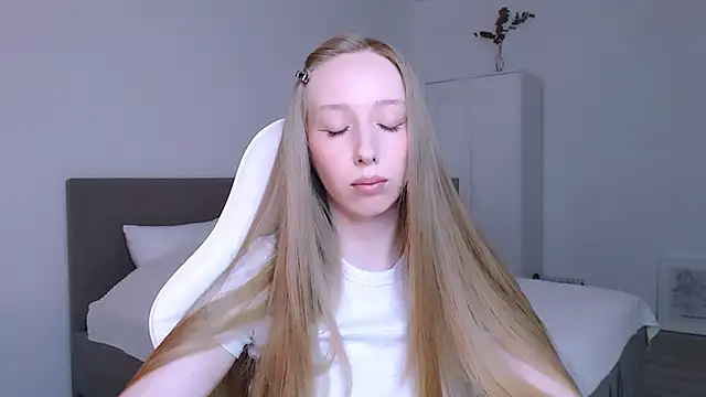 Luna insniity online show from November 28, 2025, 8:11 pm