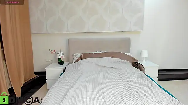 Donna Evans online show from November 14, 2025, 11:57 pm