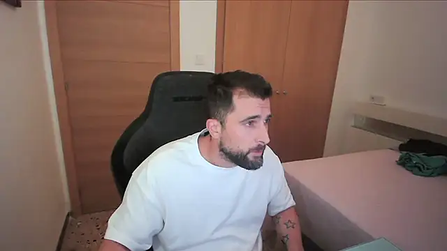 Snapshot of alex877x chatting on November 13, 2025, 10:41 pm alex877x online show from November 13, 2025, 10:41 pm