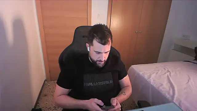 Snapshot of alex877x chatting on November 29, 2025, 2:09 pm alex877x online show from November 29, 2025, 2:09 pm