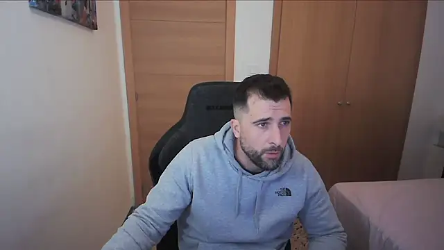 Snapshot of alex877x chatting on January 18, 2026, 12:20 pm alex877x online show from January 18, 2026, 12:20 pm