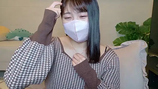 SUZU  online show from February 3, 2026, 1:05 pm