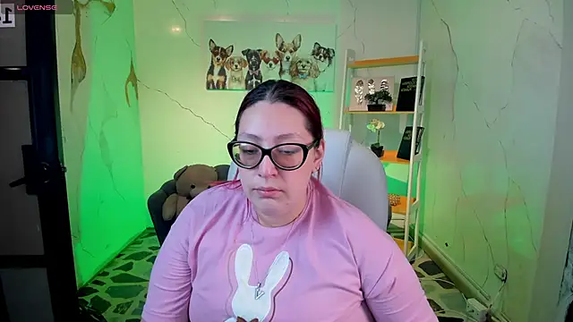 NiickyJones online show from November 17, 2025, 5:41 pm