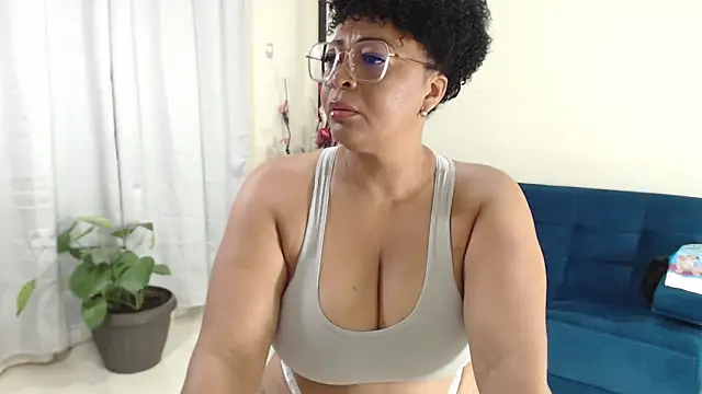 Snapshot of AmbarSofhia chatting on February 13, 2025, 10:11 pm AmbarSofhia online show from February 13, 2025, 10:11 pm