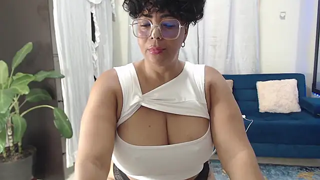 Snapshot of AmbarSofhia chatting on March 18, 2025, 8:48 pm AmbarSofhia online show from March 18, 2025, 8:48 pm