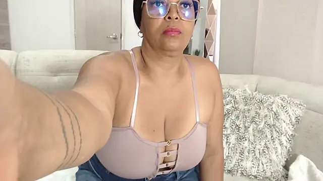 Snapshot of AmbarSofhia chatting on October 22, 2025, 7:57 pm AmbarSofhia online show from October 22, 2025, 7:57 pm