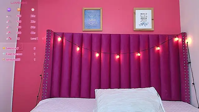 Snapshot of littlee_emilyy_ chatting on January 23, 2025, 3:05 am littlee emilyy  online show from January 23, 2025, 3:05 am