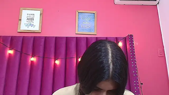 Snapshot of littlee_emilyy_ chatting on January 23, 2025, 9:08 am littlee emilyy  online show from January 23, 2025, 9:08 am