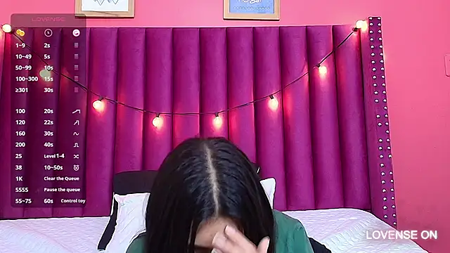 Snapshot of littlee_emilyy_ chatting on January 24, 2025, 8:55 am littlee emilyy  online show from January 24, 2025, 8:55 am