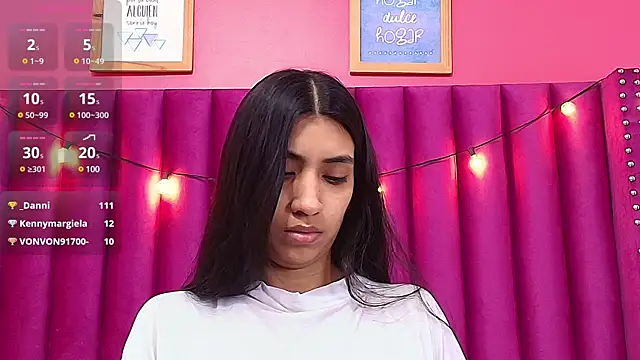 Snapshot of littlee_emilyy_ chatting on February 6, 2025, 3:06 am littlee emilyy  online show from February 6, 2025, 3:06 am