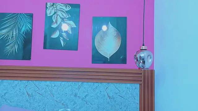 littlee emilyy  online show from April 4, 2026, 12:46 pm