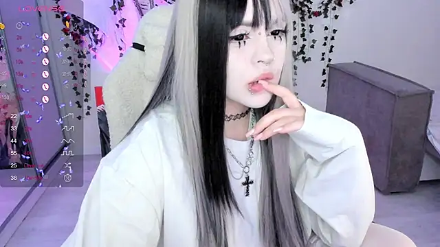 SelenaCute online show from November 9, 2025, 4:44 am