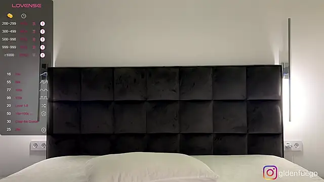 NotElis online show from October 19, 2025, 2:07 pm