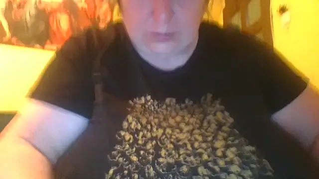 Snapshot of Nataliesbestjuggs chatting on November 12, 2025, 7:24 pm Nataliesbestjuggs online show from November 12, 2025, 7:24 pm