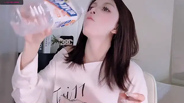 Snapshot of lvy-w chatting on October 30, 2025, 5:42 am lvy-w online show from October 30, 2025, 5:42 am