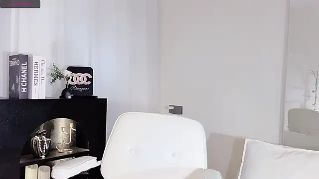 lvy-w online show from November 10, 2025, 12:04 pm