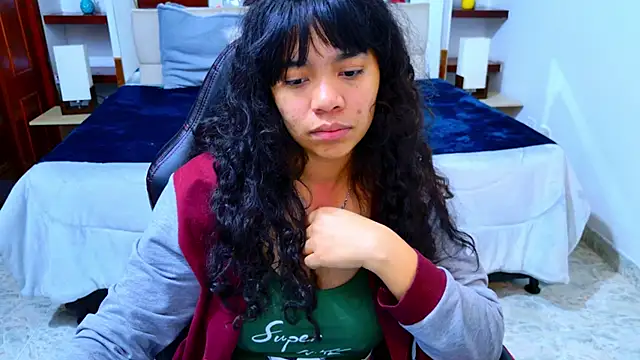 laureentt  online show from November 22, 2025, 3:16 am