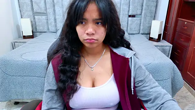 laureentt  online show from February 13, 2026, 3:13 am