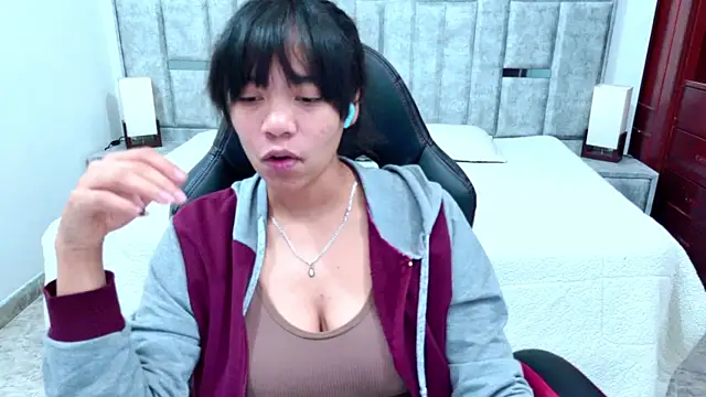 laureentt  online show from March 9, 2026, 3:10 am