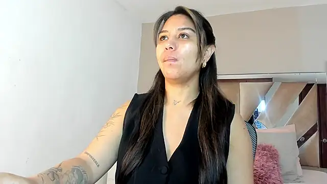 sharlott18 online show from January 10, 2025, 12:04 pm