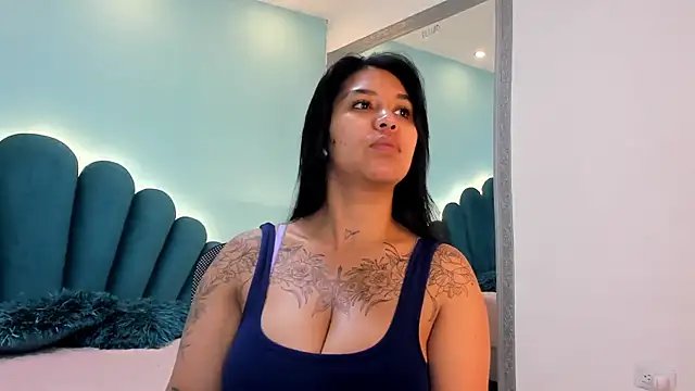 sharlott18 online show from January 12, 2026, 12:43 pm