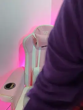 Felicia smok3 online show from April 21, 2026, 3:13 am