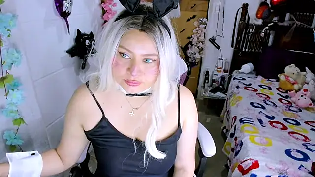 Snapshot of SofiaOlivares chatting on October 24, 2025, 5:42 pm SofiaOlivares online show from October 24, 2025, 5:42 pm