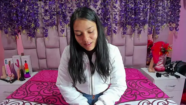 Snapshot of Bich_Anal_ chatting on February 8, 2025, 1:33 pm Bich Anal online show from February 8, 2025, 1:33 pm