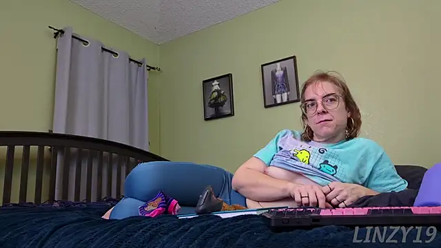 Snapshot of Linzy_19 chatting on December 19, 2024, 12:13 am Linzy 19 online show from December 19, 2024, 12:13 am