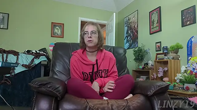 Snapshot of Linzy_19 chatting on January 18, 2025, 4:31 pm Linzy 19 online show from January 18, 2025, 4:31 pm