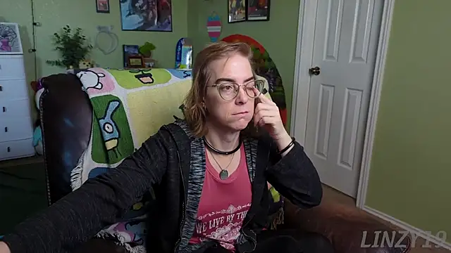 Snapshot of Linzy_19 chatting on February 28, 2025, 2:53 pm Linzy 19 online show from February 28, 2025, 2:53 pm