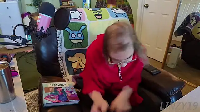 Snapshot of Linzy_19 chatting on March 10, 2025, 4:35 pm Linzy 19 online show from March 10, 2025, 4:35 pm