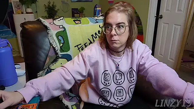 Snapshot of Linzy_19 chatting on March 13, 2025, 3:00 am Linzy 19 online show from March 13, 2025, 3:00 am