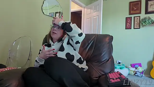 Linzy 19 online show from November 7, 2025, 5:02 pm