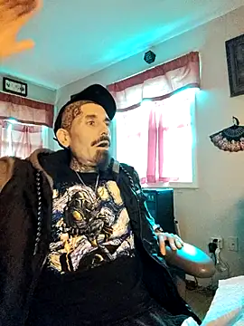 Snapshot of RoosterWabbit chatting on May 2, 2026, 11:43 pm RoosterWabbit online show from May 2, 2026, 11:43 pm