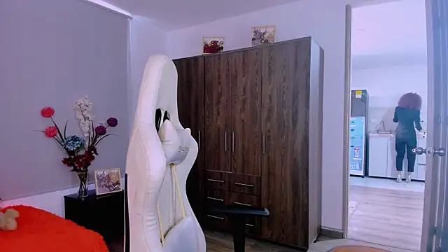 ScarlettMalbec online show from April 18, 2026, 9:15 pm