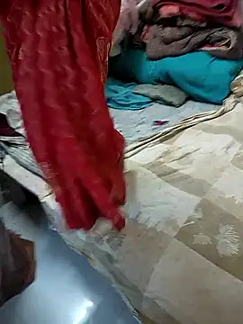 COUPLLE VILLAGE online show from December 5, 2025, 2:53 am