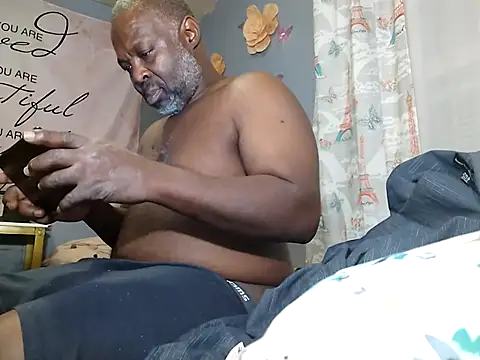 macnificent1fr online show from December 4, 2024, 4:10 am