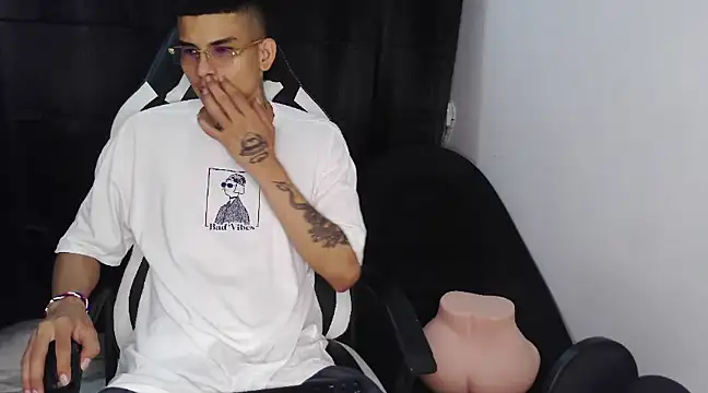 hot king20 online show from March 4, 2025, 8:38 pm