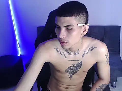 Snapshot of hot_king20 chatting on December 18, 2025, 4:24 pm hot king20 online show from December 18, 2025, 4:24 pm