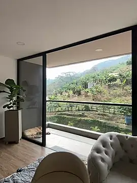 Helenbronwx online show from February 2, 2025, 3:39 pm