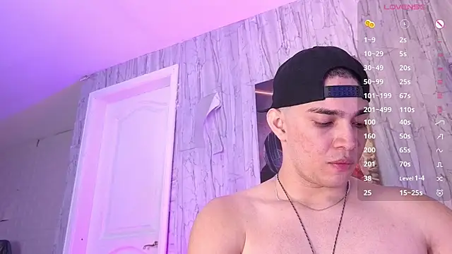 Snapshot of JUANDIAMONDS98 chatting on May 19, 2026, 1:28 pm JUANDIAMONDS98 online show from May 19, 2026, 1:28 pm