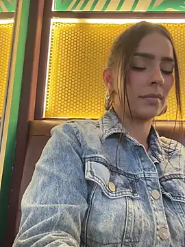 Mau White online show from December 26, 2024, 9:47 pm