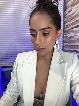 Mau White online show from March 13, 2025, 1:43 am