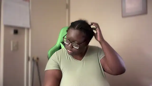 Snapshot of Yagurl__west chatting on January 9, 2025, 1:50 am Yagurl west online show from January 9, 2025, 1:50 am