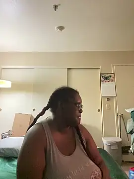 Snapshot of Yagurl__west chatting on January 17, 2025, 6:47 am Yagurl west online show from January 17, 2025, 6:47 am