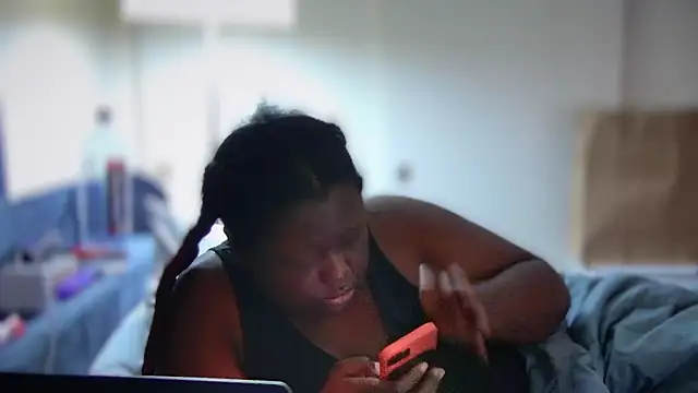 Snapshot of Yagurl__west chatting on January 24, 2025, 8:43 pm Yagurl west online show from January 24, 2025, 8:43 pm