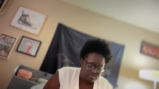 Snapshot of Yagurl__west chatting on January 26, 2025, 10:35 pm Yagurl west online show from January 26, 2025, 10:35 pm