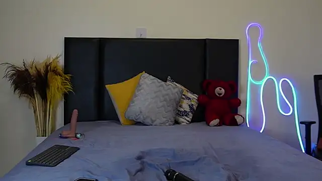 RosesRRed online show from December 16, 2024, 2:36 am