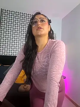 Snapshot of Amber_gold_ chatting on April 19, 2026, 4:23 am Amber gold online show from April 19, 2026, 4:23 am